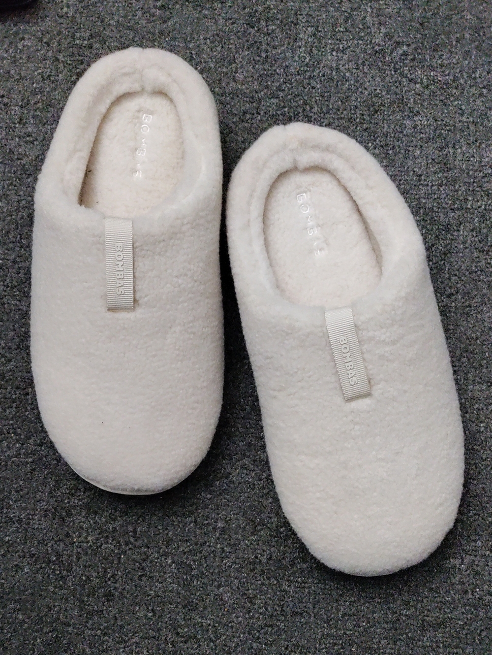 Bombas Women's Slip-On Fleece Slippers in Ivory